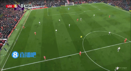 轻描淡写的配合！迪亚斯传中，索博斯洛伊中路轻松打进