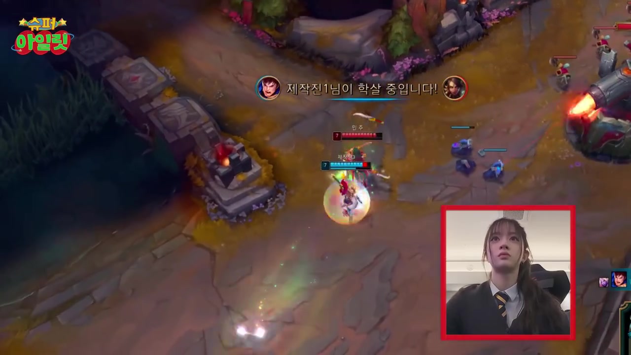 韩国女团成员玩卡特操作行云流水被粉丝称赞：打的比Creme好！