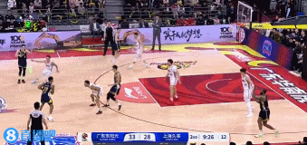 🤩火力全开！胡明轩连中三分 连投带罚独得8分率队占据主动