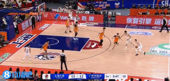 热得发烫！徐杰抛投得手后连中三分 个人独得8分率队顽强咬住