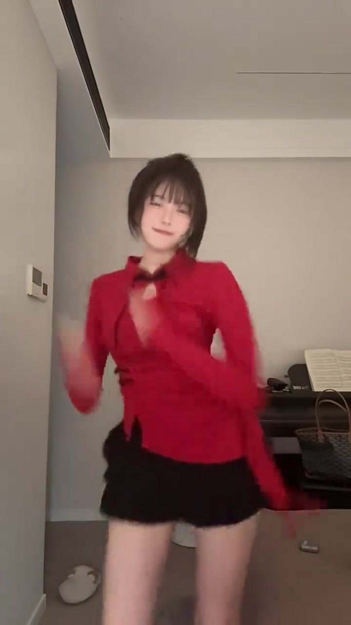 老二是对的！主持骆歆分享跳舞视频：浅跳一下，怎么说各位？