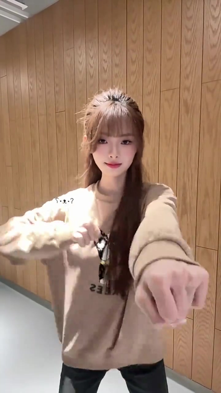 NBA、LPL主持泱泱分享舞蹈视频：想不到吧 我还有库存