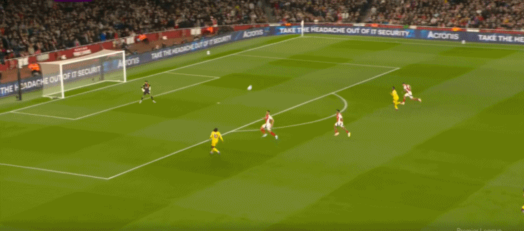 高难度！基维奥尔侧身一字马封堵后，与拉亚拥抱庆祝