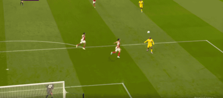 高难度！基维奥尔侧身一字马封堵后，与拉亚拥抱庆祝