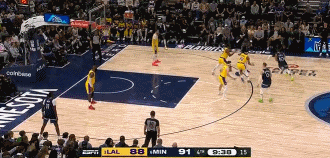 老骥伏枥！康利底线抢到进攻篮板 随后在外线投进踩线打板长两分