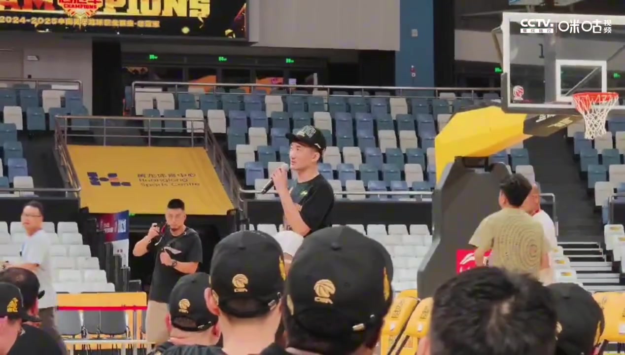 孙铭徽：昨晚终场哨声响起的时候 觉得一切付出都值得