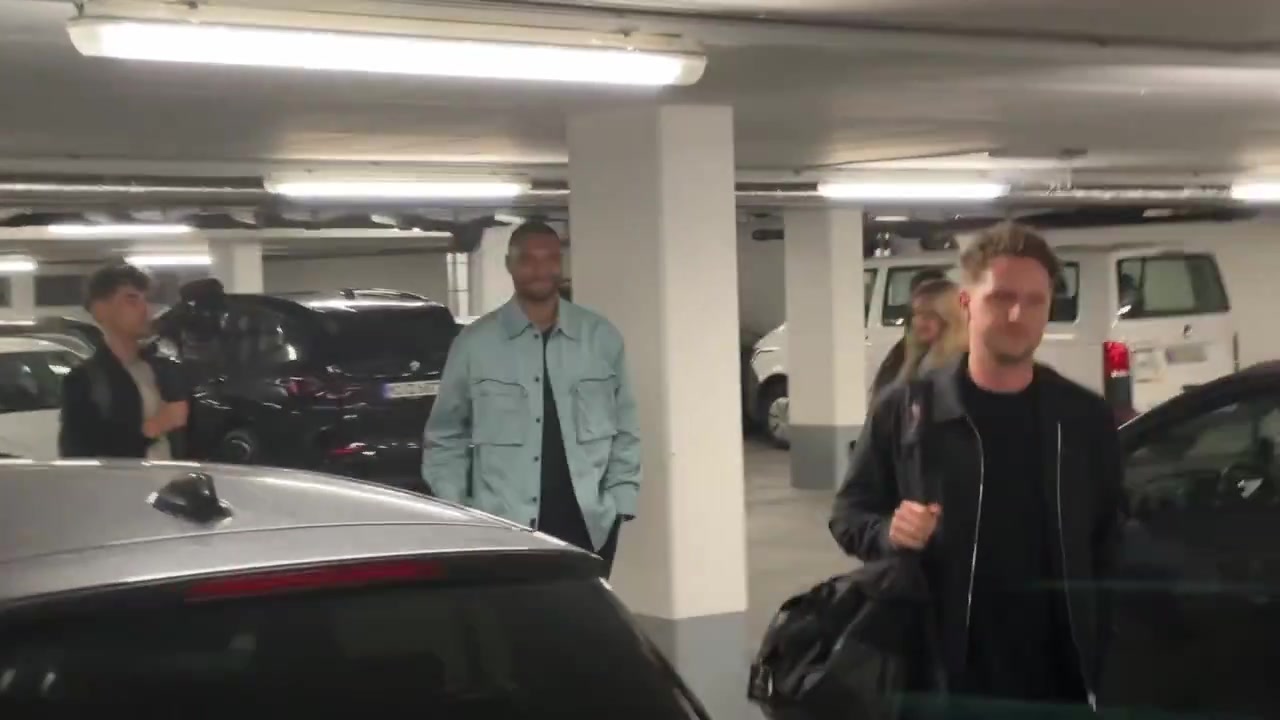 加盟在即！若纳坦-塔抵达慕尼黑接受拜仁的体检