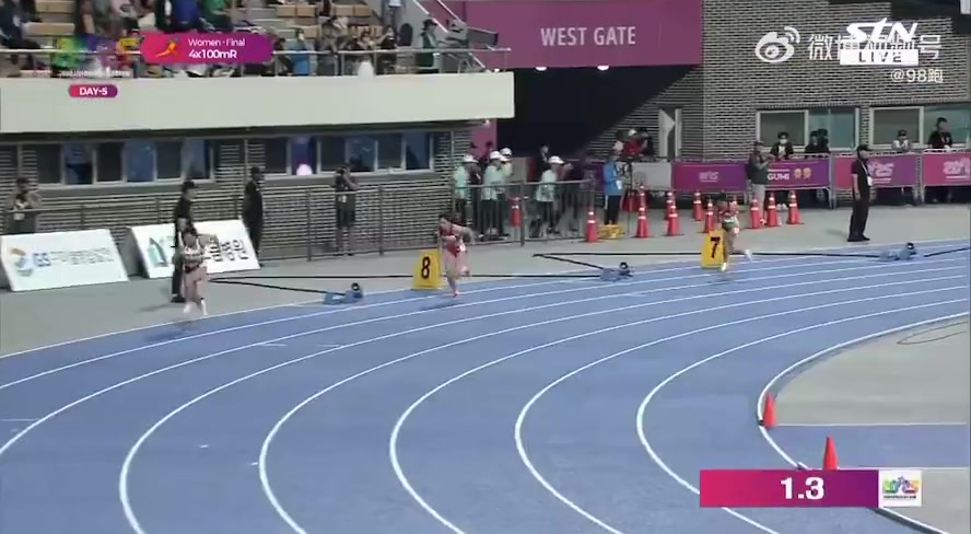 亚锦赛女子4x100m接力：中国队43秒28轻松夺冠！陈妤颉两小时两金